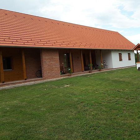 Malomko Apartman Zsira ภายนอก รูปภาพ