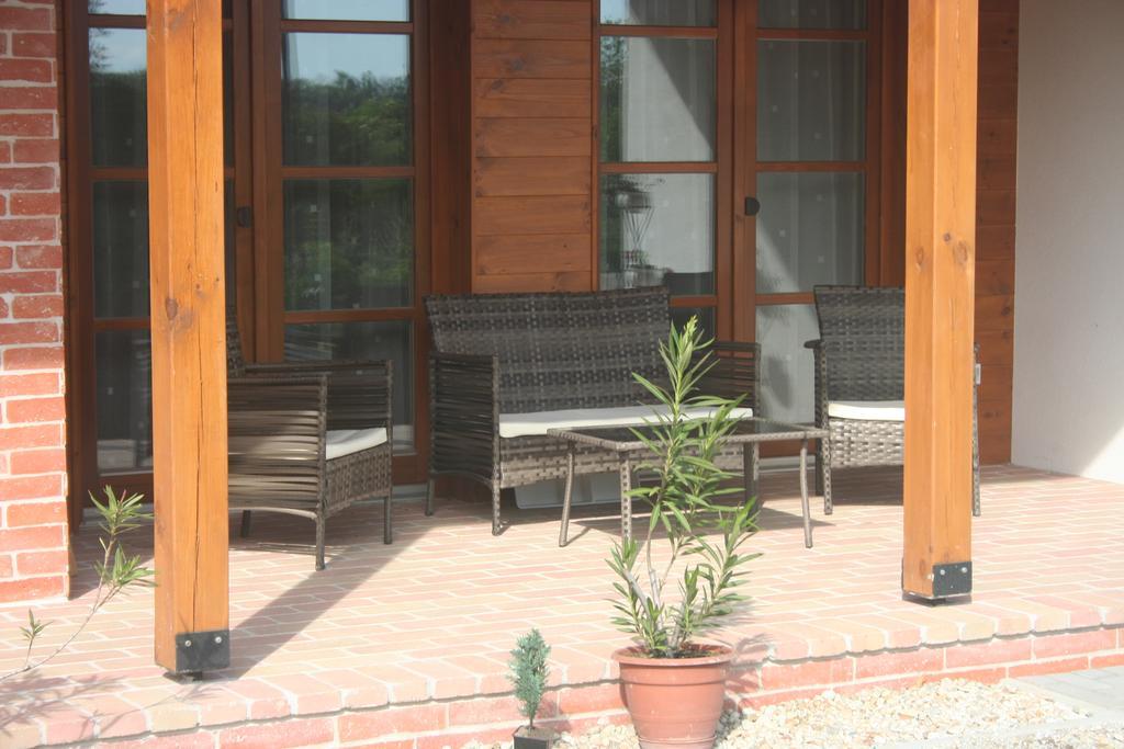 Malomko Apartman Zsira ภายนอก รูปภาพ