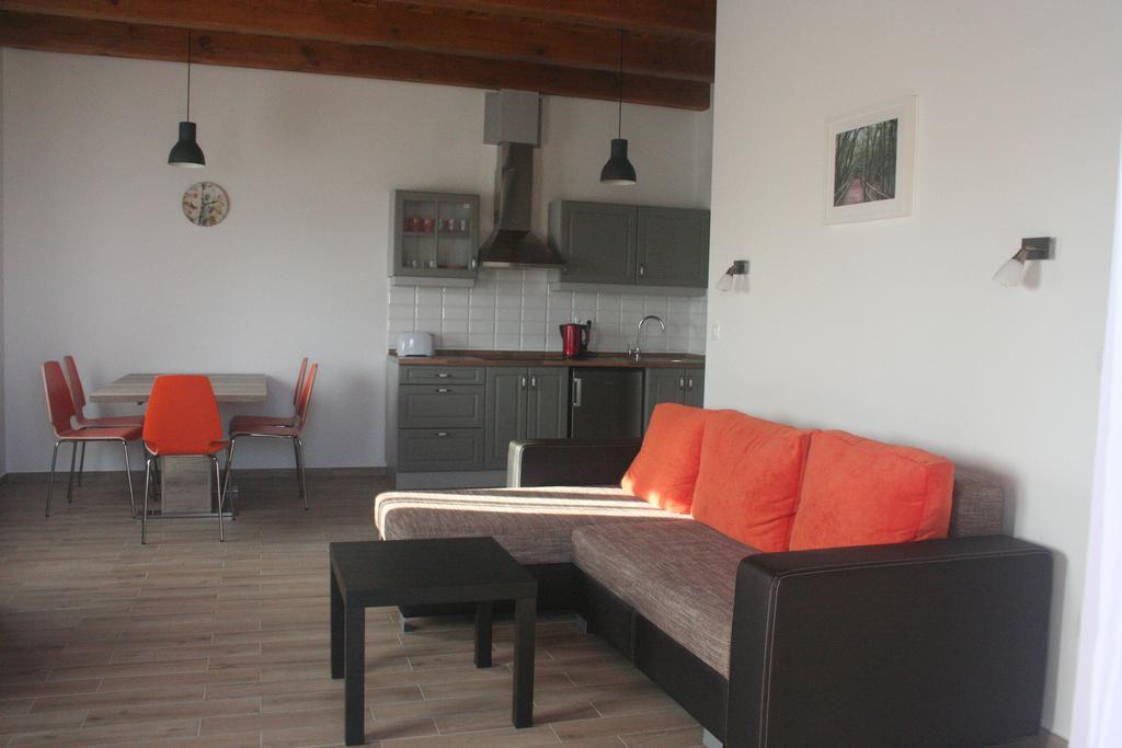 Malomko Apartman Zsira ภายนอก รูปภาพ