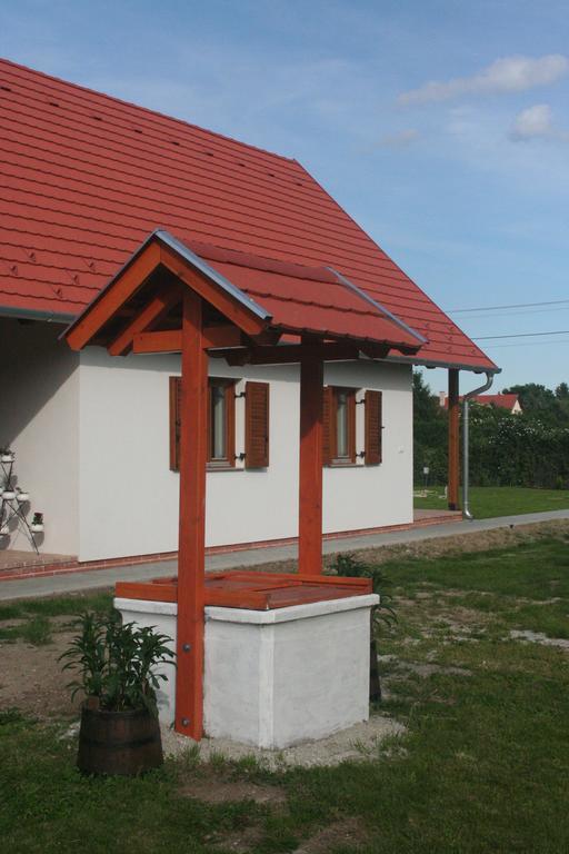 Malomko Apartman Zsira ภายนอก รูปภาพ